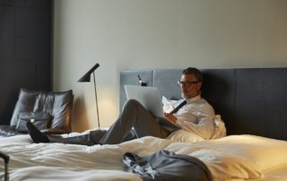 zachowanie w pokoju hotelowym